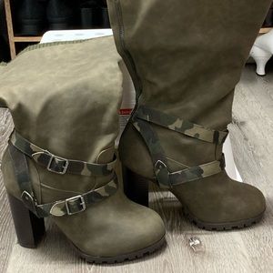 Camp Boots Size 10